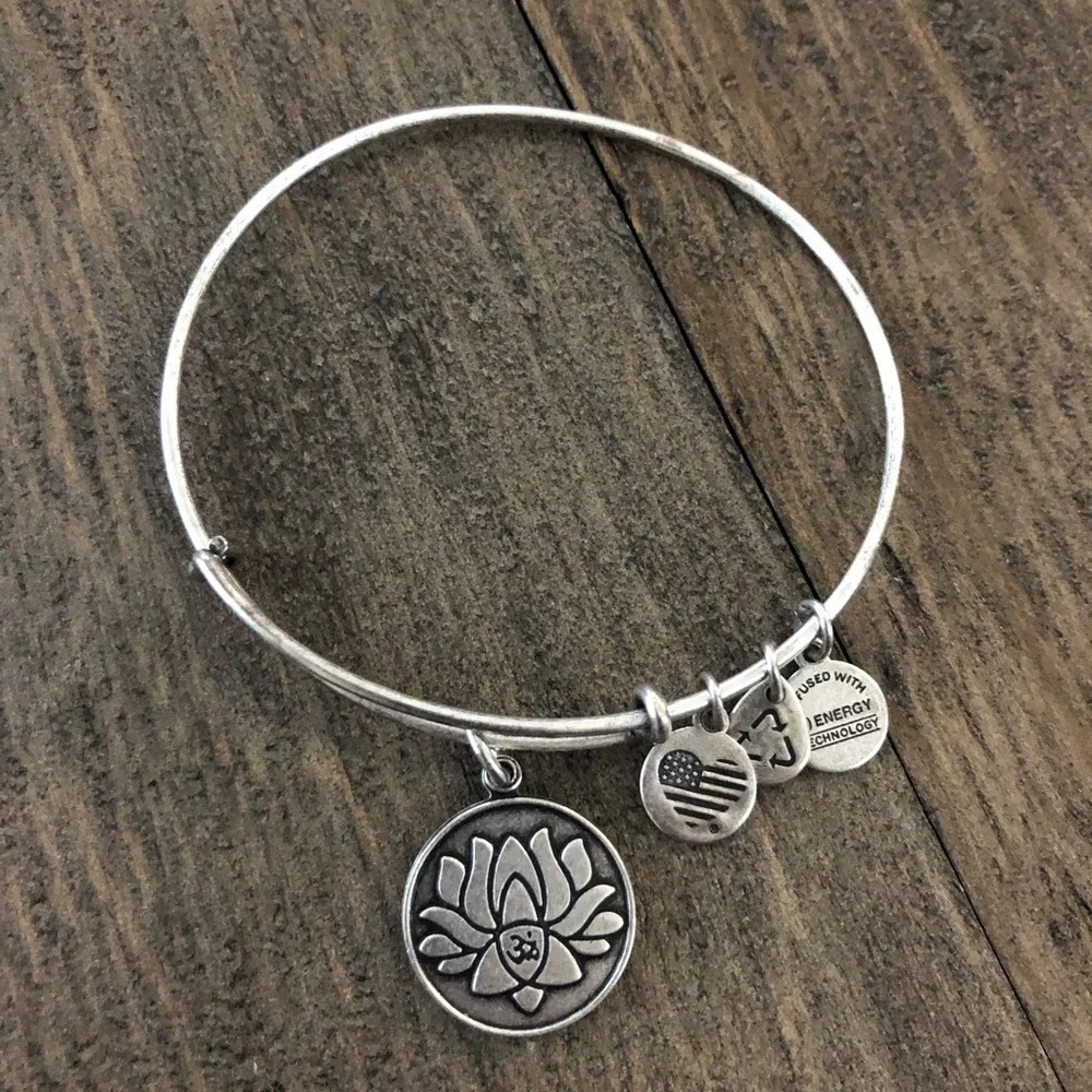 Alex & Ani Silver Tone Lotus Peace Petals Charm Bracelet Bangle‎ Fashion Jewelry